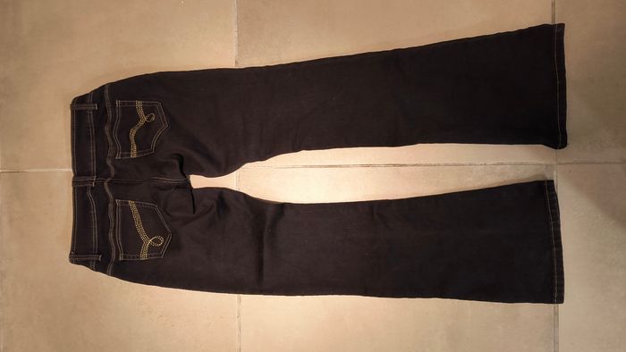 Jean bootcut,  foncé avec surpiqûres blanches comme neuf - photo numéro 3