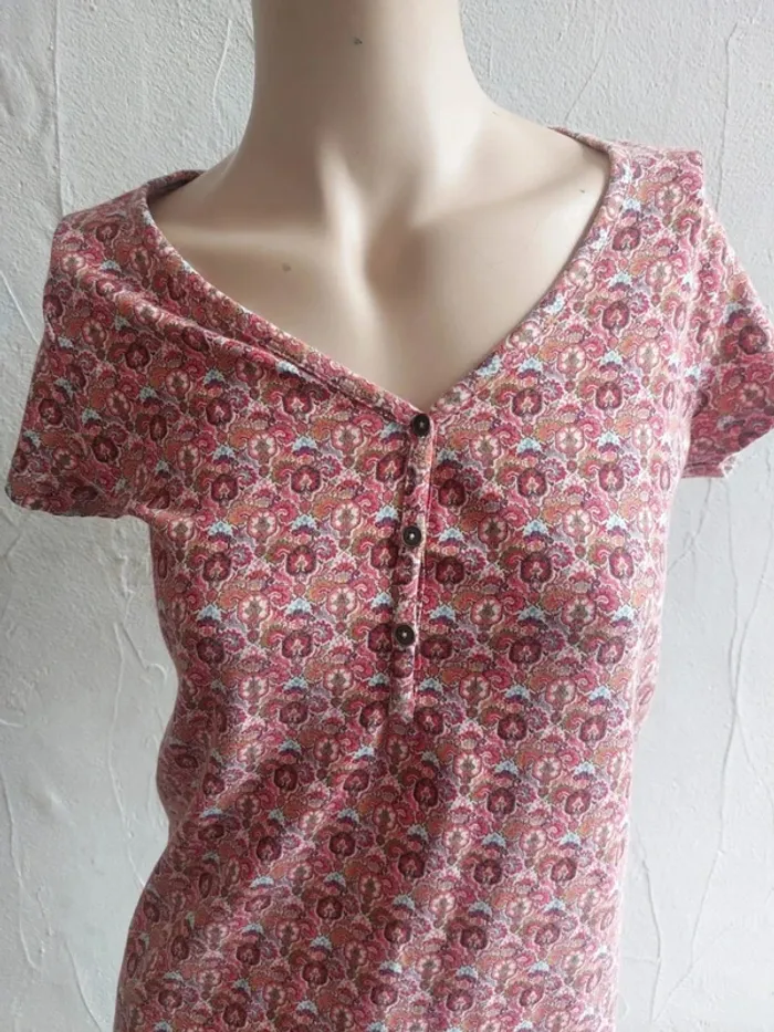 Joli tee-shirt à motifs floraux Taille S - photo numéro 2