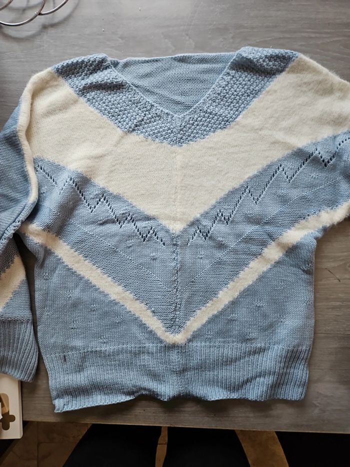 Pull bleu clair et blanc femme neuf T 38