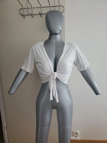 Tee-shirts ouvert devant ou un sur débardeur TM