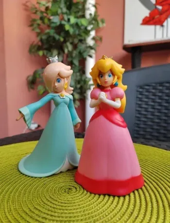 Lot de 2 Grandes figurines Mario - Harmonie & Princess Peach