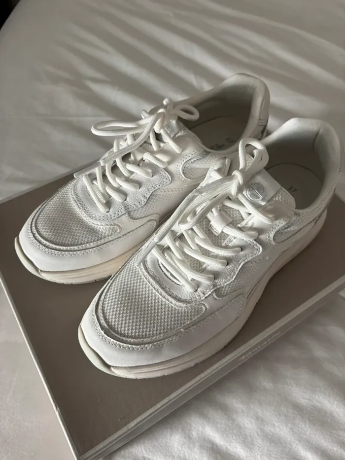 Baskets blanches neuves