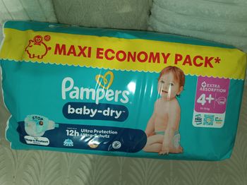 Couches Pampers baby-dry taille 4+