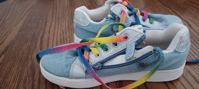 Très belle baskets fille Pointure 34 lisez bien l'annonce surtout - photo numéro 4