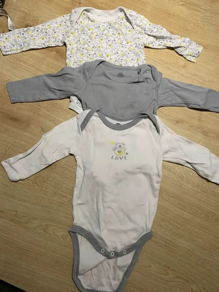 Lot 3 bodies manches longues - 9 mois