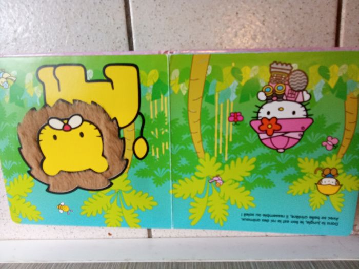 Mon livre sensoriel, textures, tout doux hello Kitty hachette Jeunesse - photo numéro 5