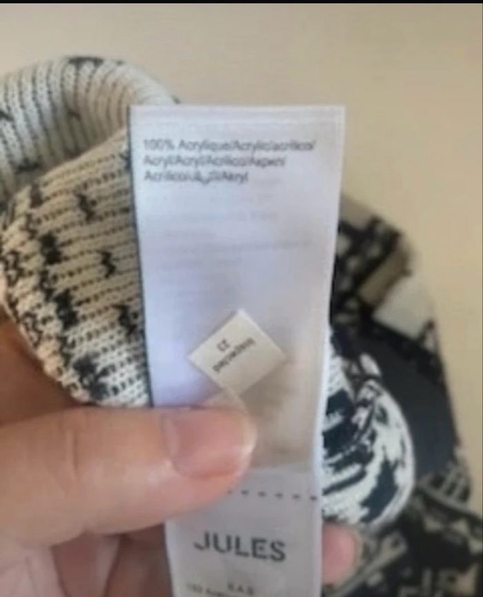 Pulls TRES BON ÉTAT pour garçon taille 7/8 ans couleurs noir et blanc thème de Noël 🦌 - photo numéro 10