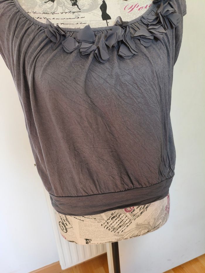 🌸Top gris anthracite H&M à fleurs🌸 - photo numéro 4