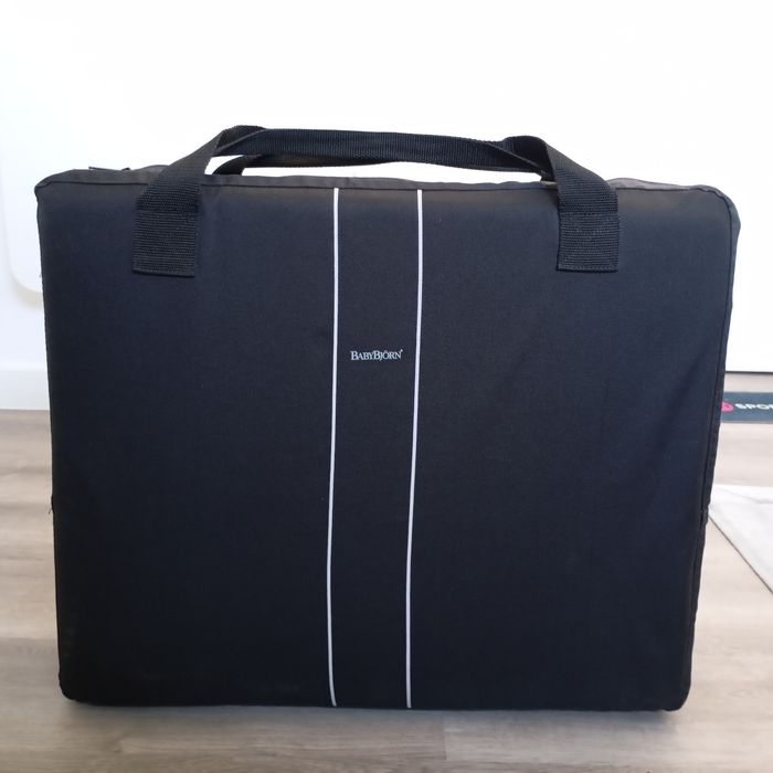 Lit parapluie babybjorn light argent très bon état comme neuf - photo numéro 4