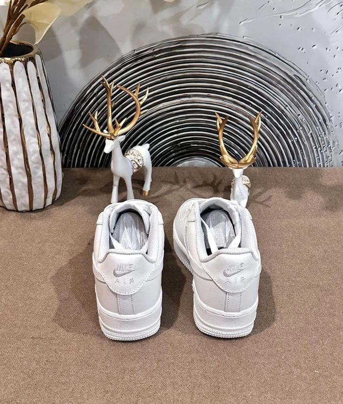 Nike Air Force 1 Taille45 - photo numéro 4
