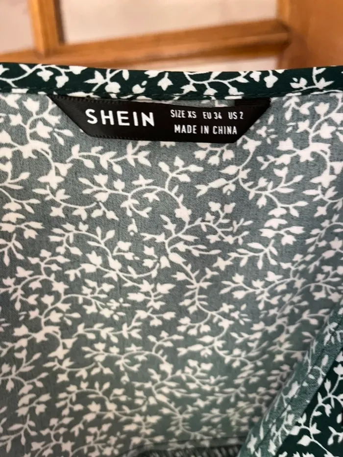Robe d’été portefeuille verte Shein en XS - photo numéro 3