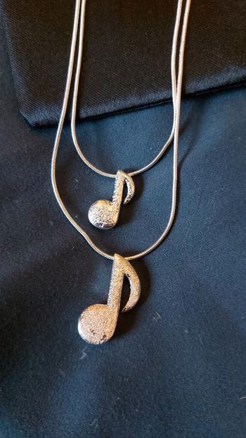 Collier note de musique neuf
