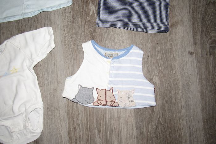LOT DE 4 VÊTEMENTS BÉBÉ GARÇON "DIVERSES MARQUES" - TAILLE 0/1 MOIS - n°02 - photo numéro 5