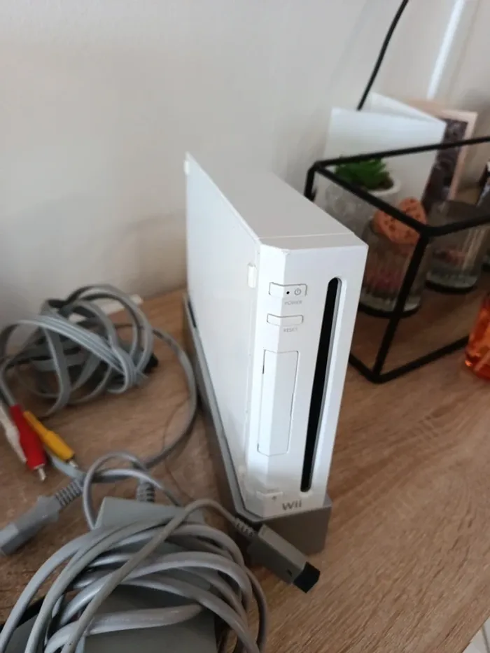 Console Wii avec 5 jeux manette et câbles - photo numéro 3