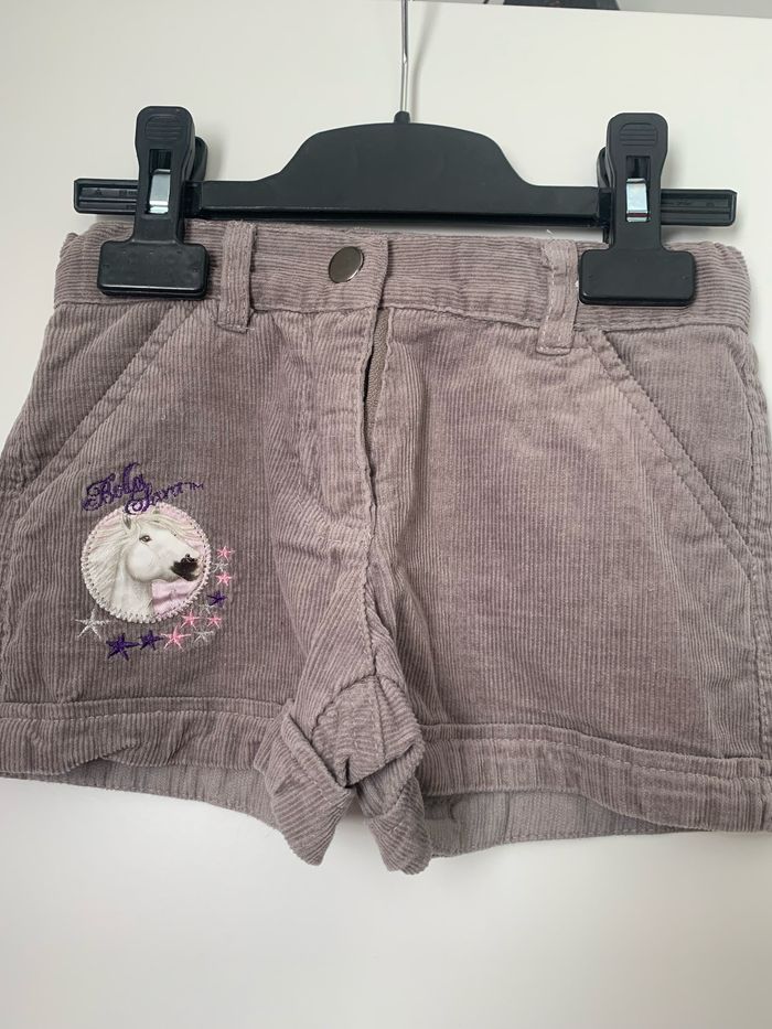 Short fille taille 5ans