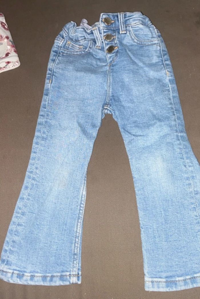 Deux pantalons fille taille 92 cm - photo numéro 5