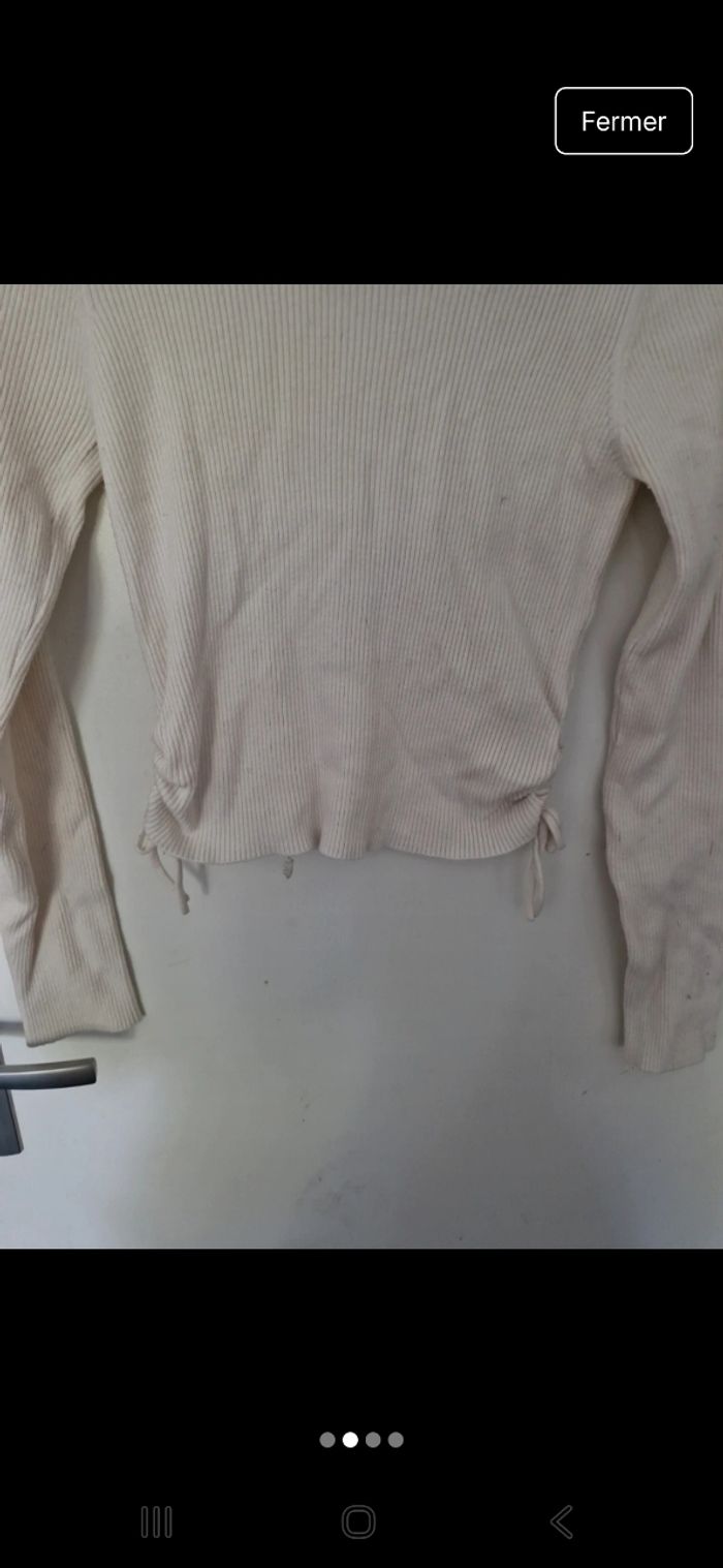 Haut beige à longues manches et 2 petits nœuds sur les côtés - photo numéro 3