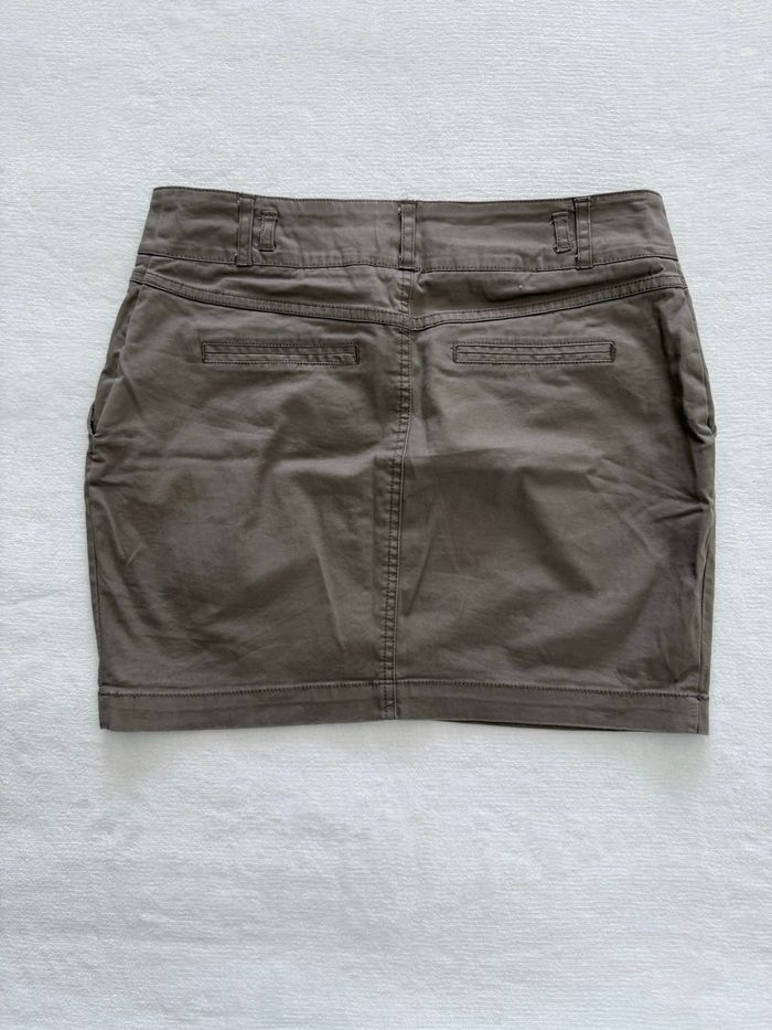 Jupe en jean courte gris taupe Cache Cache femme taille 36 en très bon état - photo numéro 4