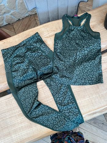 Ensemble tenue de sport hunkemoller hkmx taille S 36 vert kaki