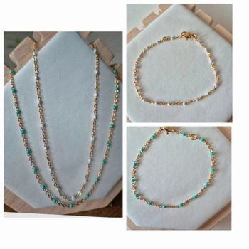 Lot de 4 bijoux : 1 parure blanches et 1 parure turquoises