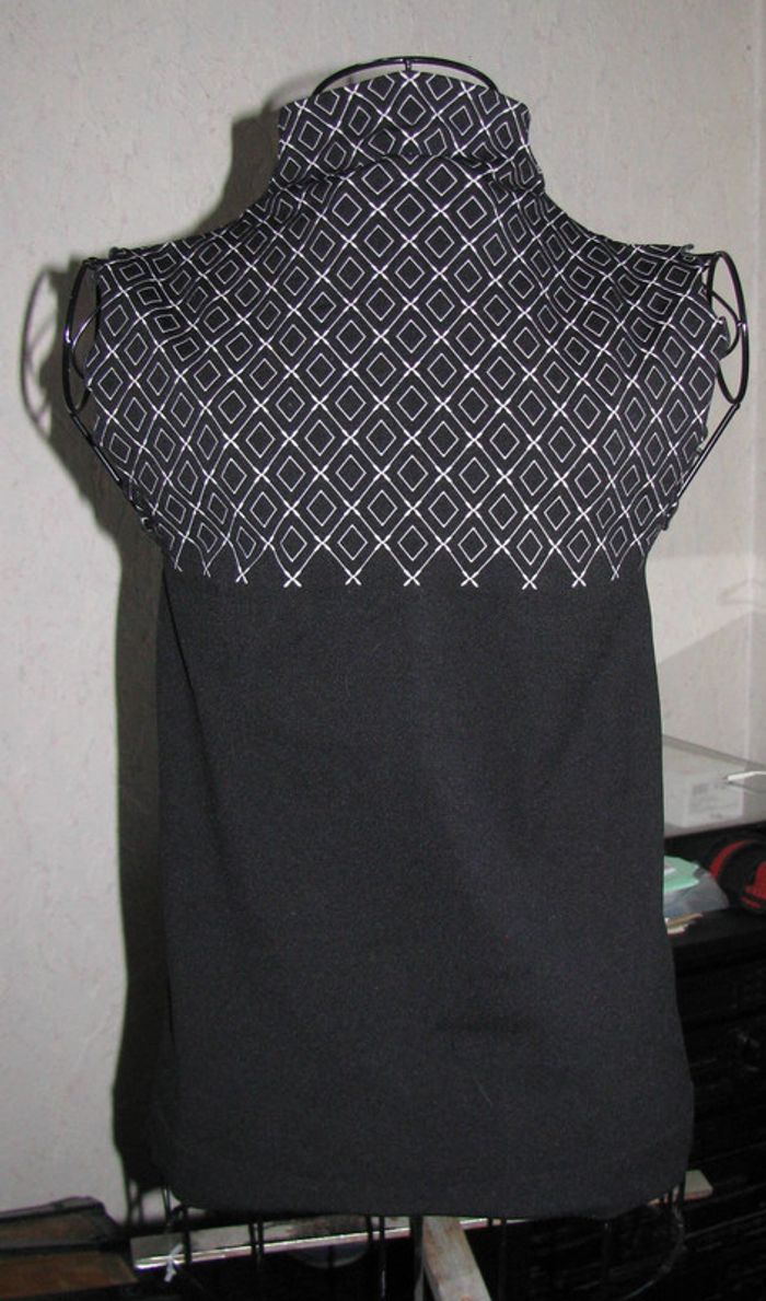 haut noir col montant - photo numéro 2