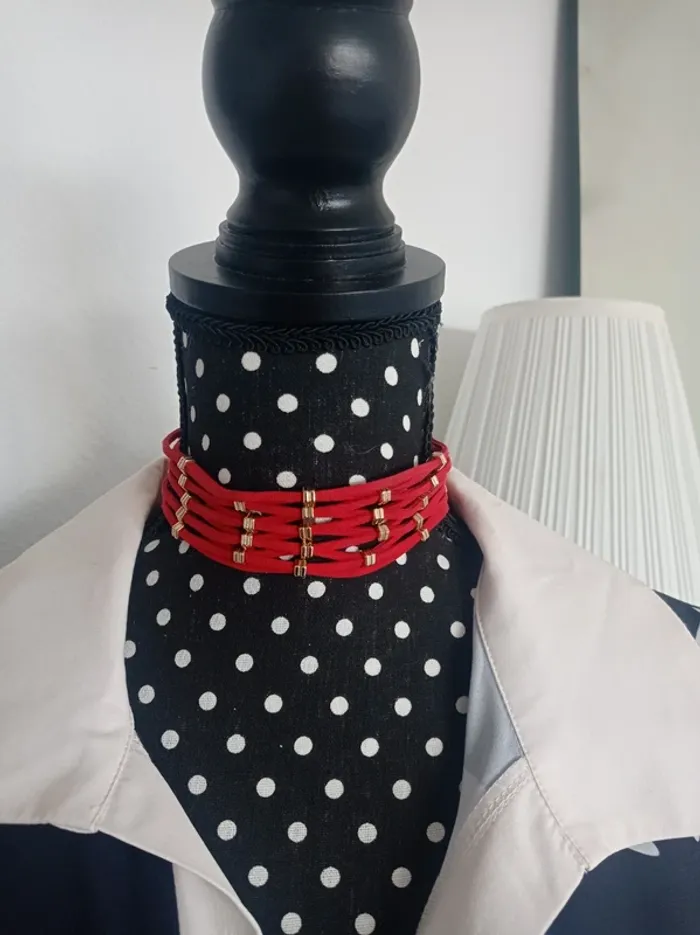 Collier ras du cou, rouge et doré - photo numéro 2