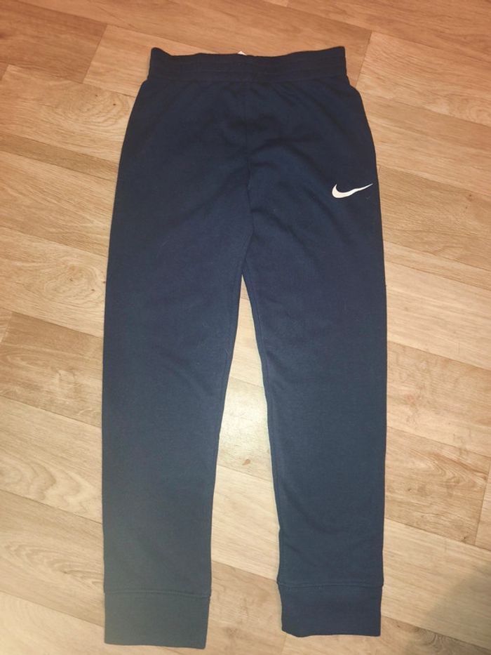 Jogging Nike taille 6-7 ans