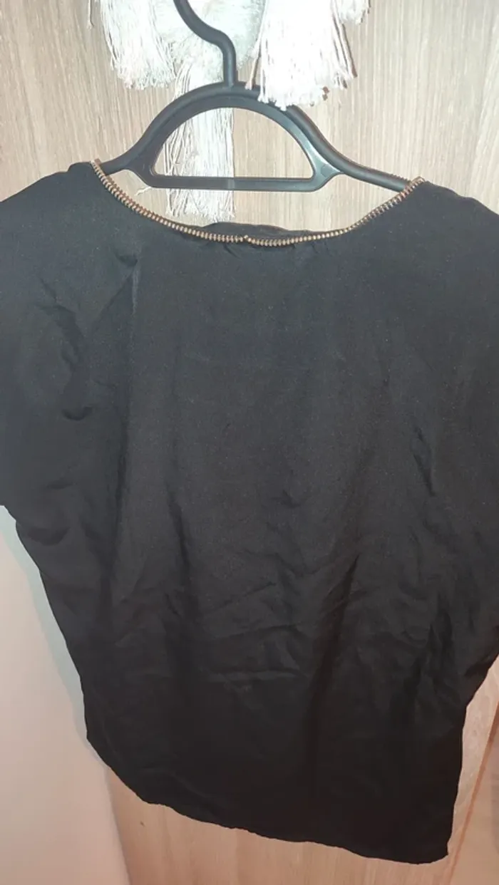 Blouse/Tshirt noir fermeture éclair - photo numéro 2