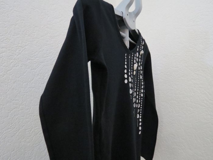 Top noir Cache Cache – détails bijoux & boutons cœur🩶 - photo numéro 6