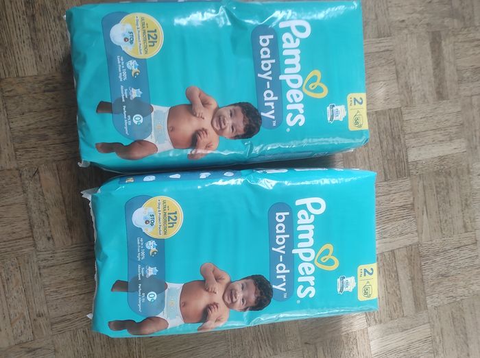 Lot 2 paquets Pampers taille 2 neufs