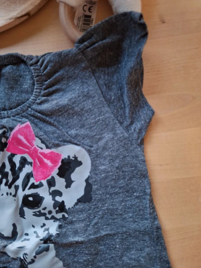 T-shirt manches courtes pour fille taille 18mois très bon état - photo numéro 2