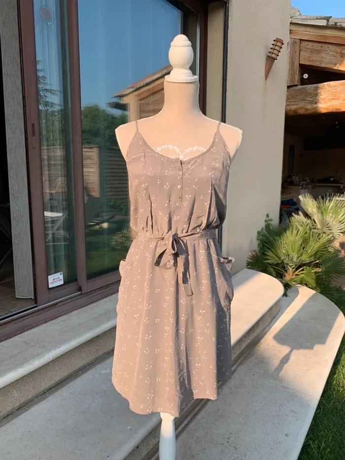 Robe à bretelle en soie grise avec des étoiles blanche taille M Sud Express - photo numéro 2