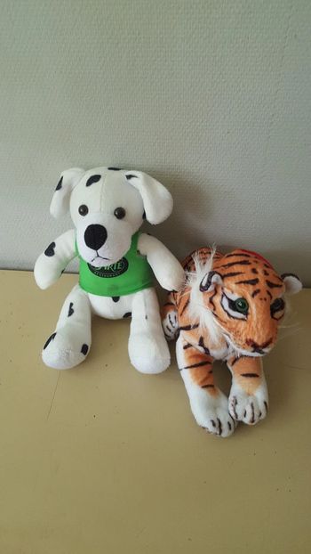 Lot 2 peluches 15 cm moyenne de hauteur et longueur