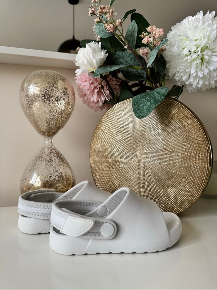 Claquettes blanches || Zara || Taille 23 - photo numéro 3