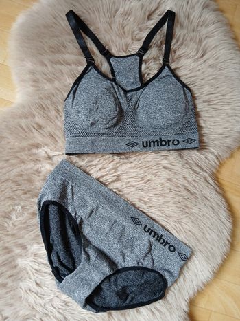 Ensemble shorty et soutien-gorge de sport sans coutures