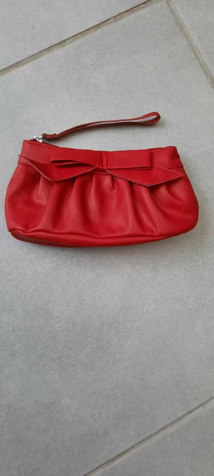 Jolie petite pochette rouge Promod