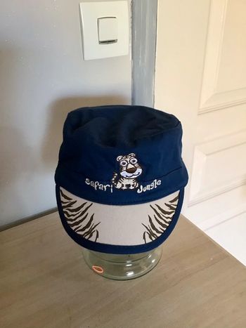 Casquette enfant marine et beige taille 45 soit 6-9 mois