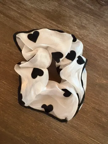 Chouchou noir et blanc