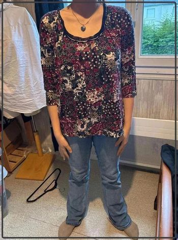 Magnifique  tee shirt taille  42/44