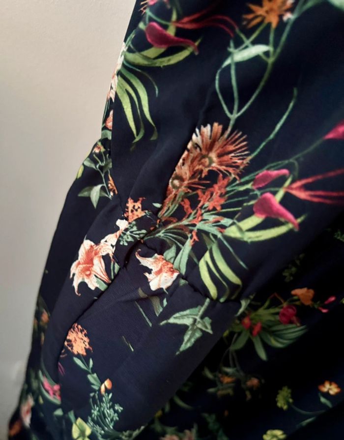 Combi pantalon sans manches parfait état taille 56 marine fleurie Kiabi - photo numéro 3