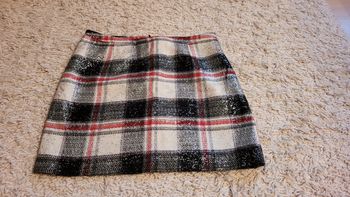 Jupe droite courte noir blanc rouge