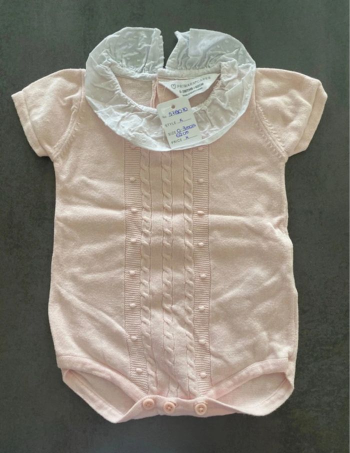 Combinaison rose pâle et blanche Primark 0-3 mois/62 cm [ref.57B070]