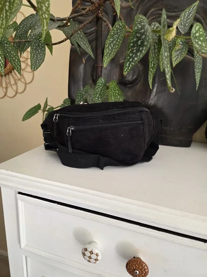 🖤 Banane en velours noir – pratique & stylée