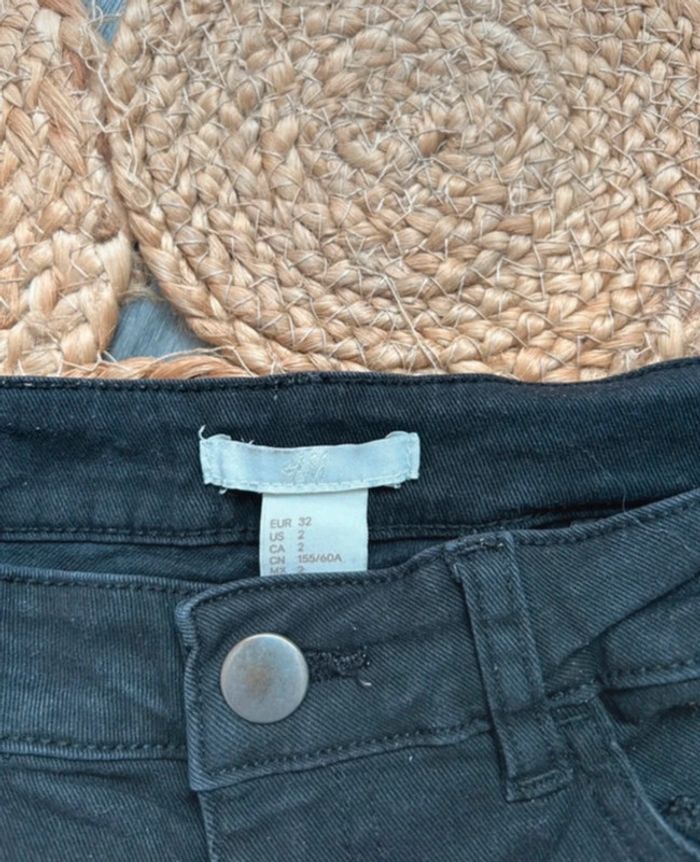 Short noir H&M taille 32 - photo numéro 3