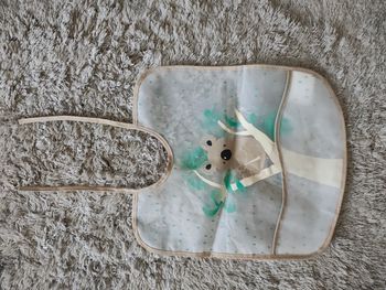 Bavoir avec récupérateur