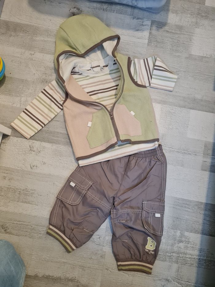 Ensemble 3 pièces tshirt veste sans manche pantalon