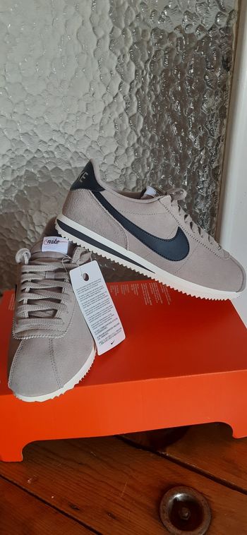 Basket Nike Cortez taille 41 neuves