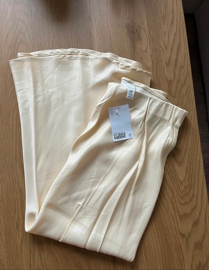 Jupe neuve jaune pale - photo numéro 2