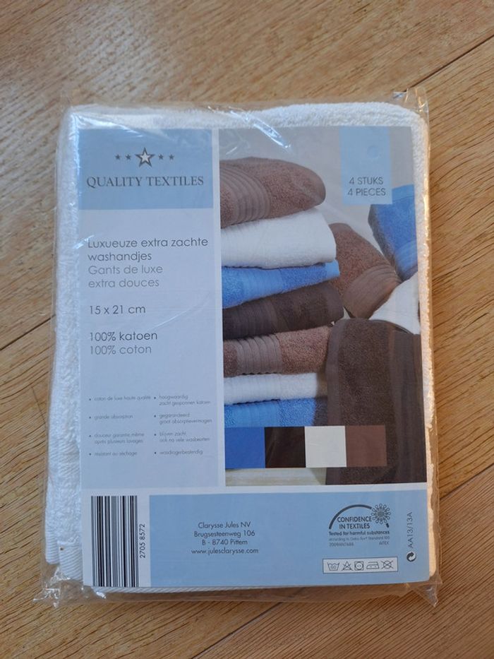 Ensemble de serviettes de bain + gants Quality Textiles blancs neufs - photo numéro 3