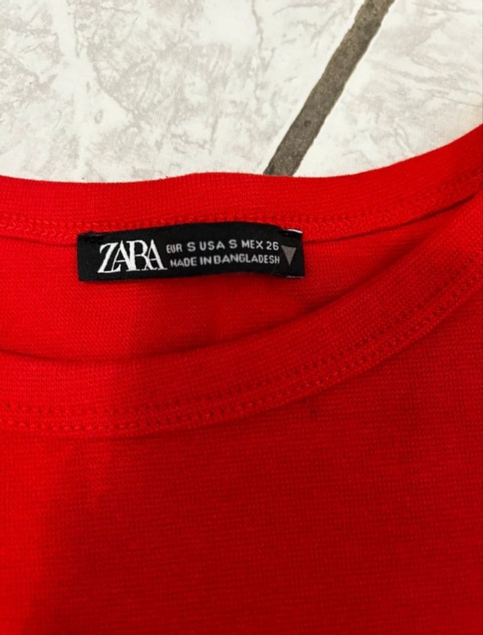 T-shirt rouge – Zara – Taille S - Neuf sans étiquette - photo numéro 2